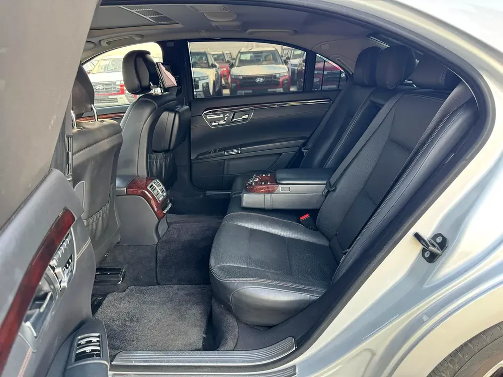 Mercedes-Benz S550 2012 91000km - 4 Auction Grade - Japan Import - Clean Title - Image 13