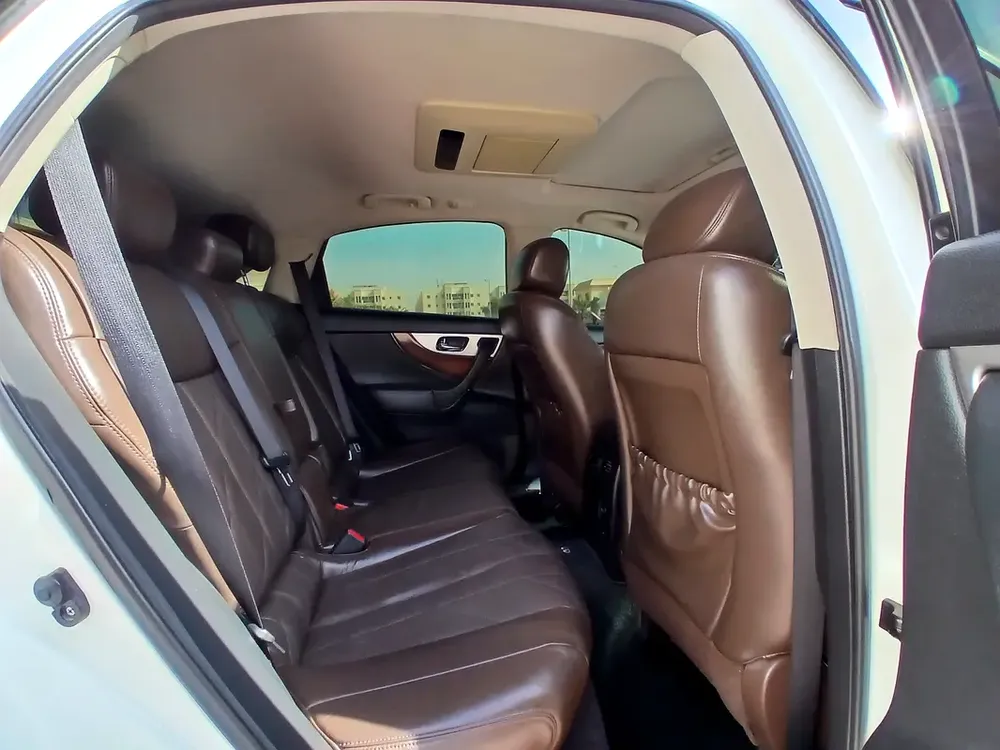 Infiniti QX70 2015 GCC Specs - Image 13