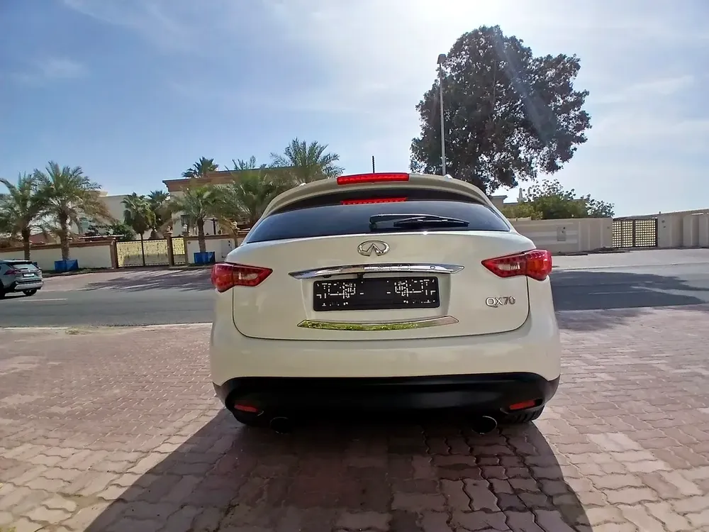 Infiniti QX70 2015 GCC Specs - Image 5
