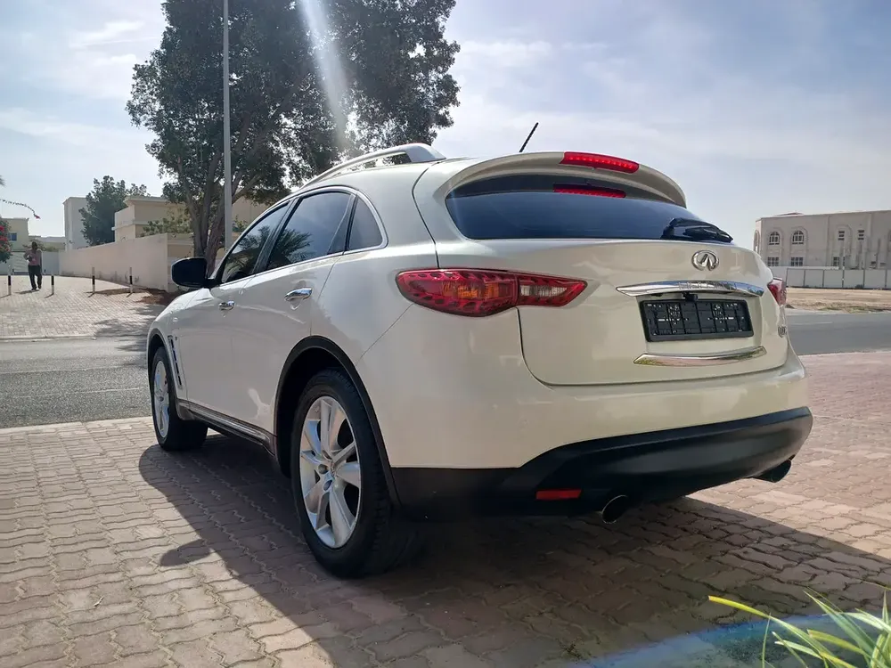 Infiniti QX70 2015 GCC Specs - Image 6