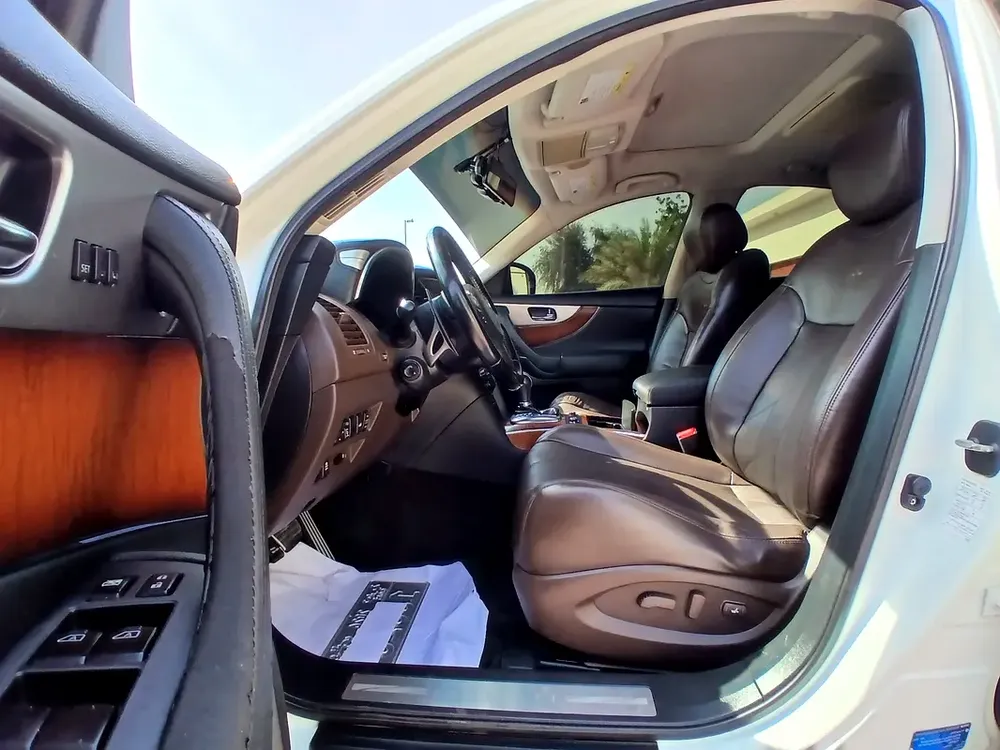 Infiniti QX70 2015 GCC Specs - Image 7