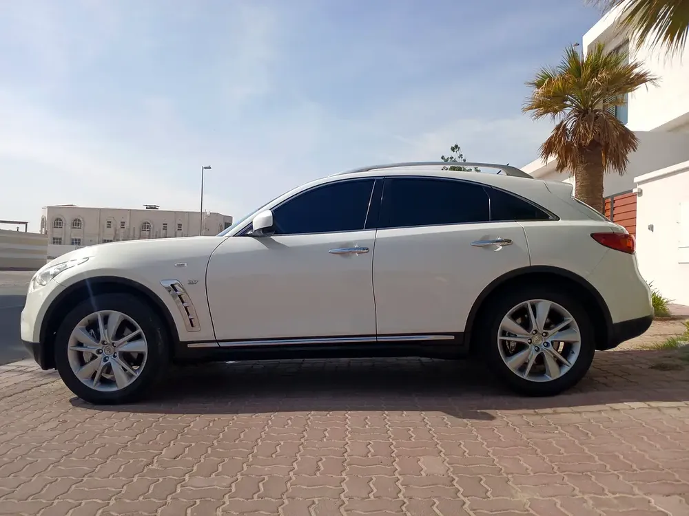 Infiniti QX70 2015 GCC Specs - Image 8