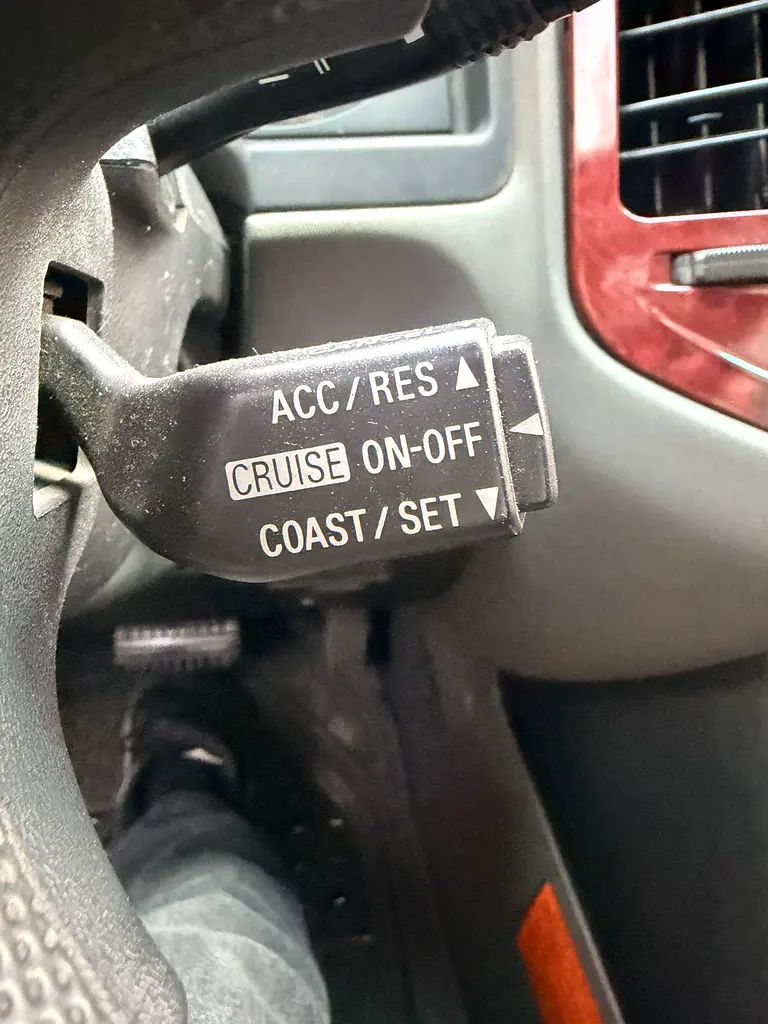 2004 Mitsubishi Pajero 3.5 GC - Image 7