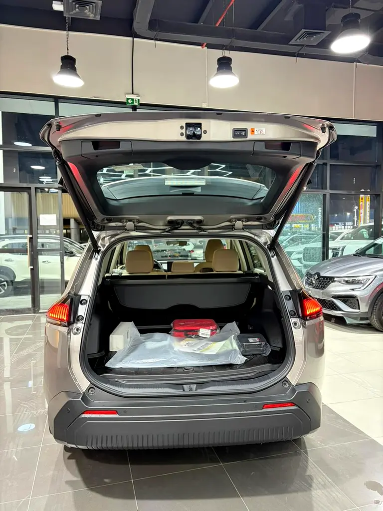 Toyota Rav 4 XLE 2026 - GCC Specs - Brand New! - Image 18
