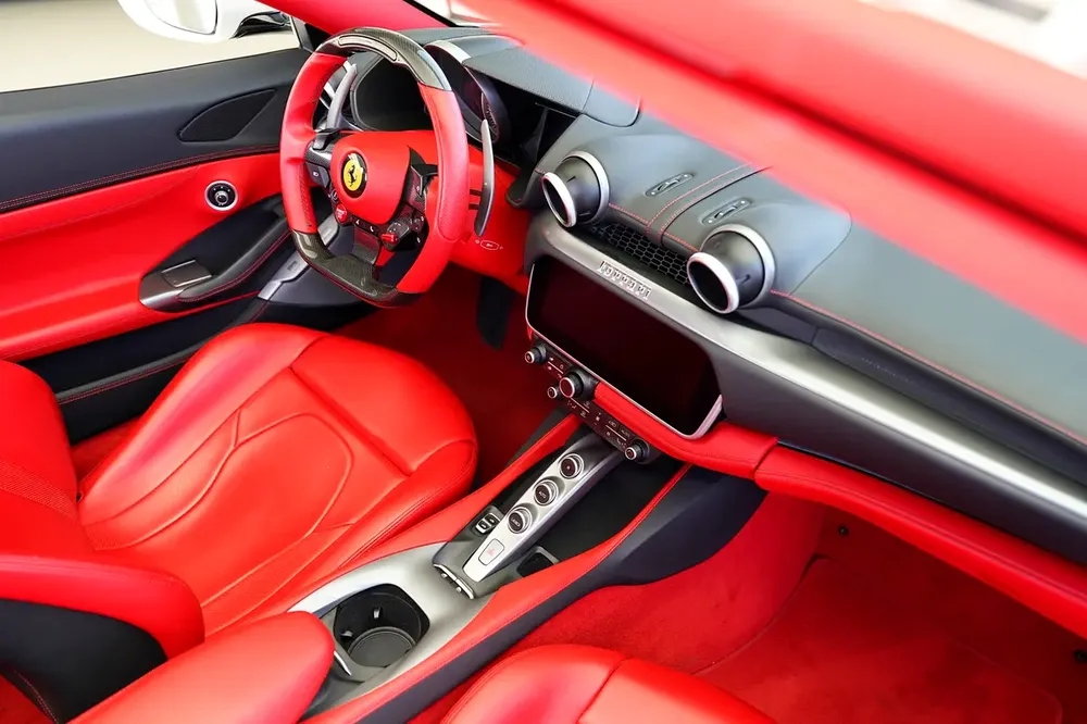 CARBON INTERIOR | PORTOFINO | SERVICE TILL 2026 - Image 10