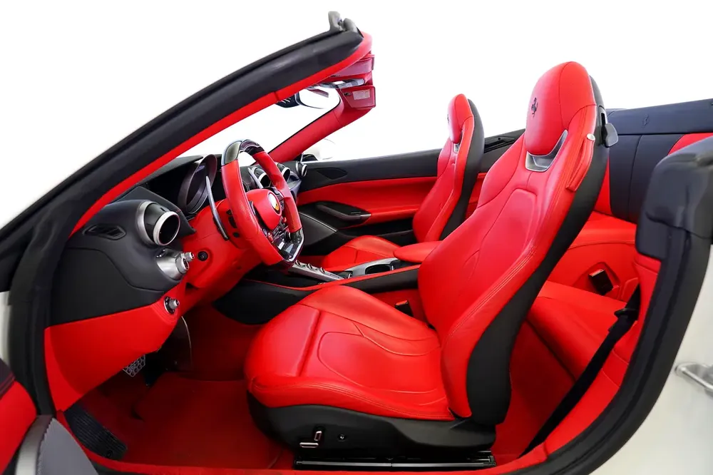 CARBON INTERIOR | PORTOFINO | SERVICE TILL 2026 - Image 12