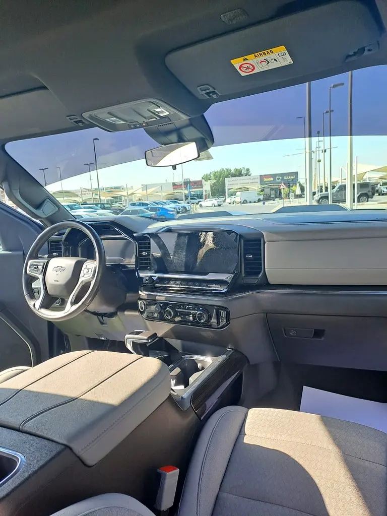 CHEVROLET SILVERADO LT 2023 GCC 4 DOOR VERY CLEAN CAR NO ACCIDENT NO REPAINT - Image 16