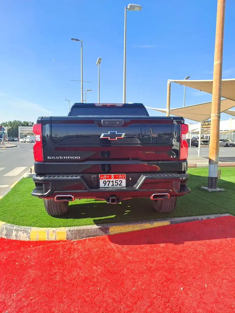 CHEVROLET SILVERADO LT 2023 GCC 4 DOOR VERY CLEAN CAR NO ACCIDENT NO REPAINT - Image 4