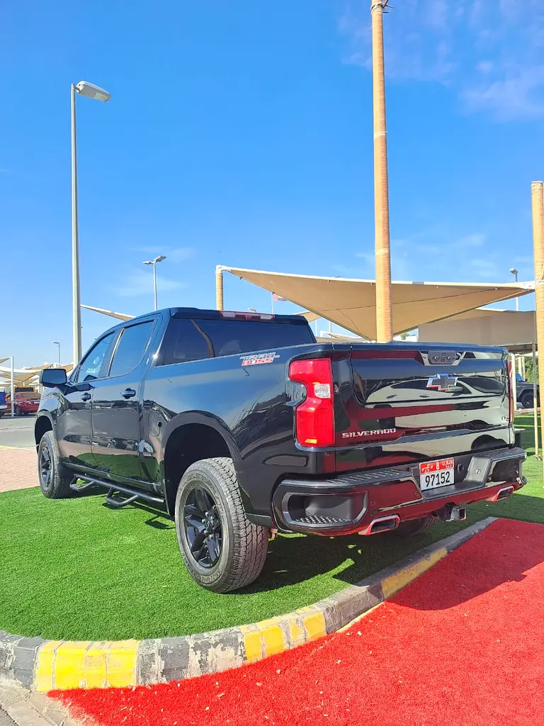 CHEVROLET SILVERADO LT 2023 GCC 4 DOOR VERY CLEAN CAR NO ACCIDENT NO REPAINT - Image 5