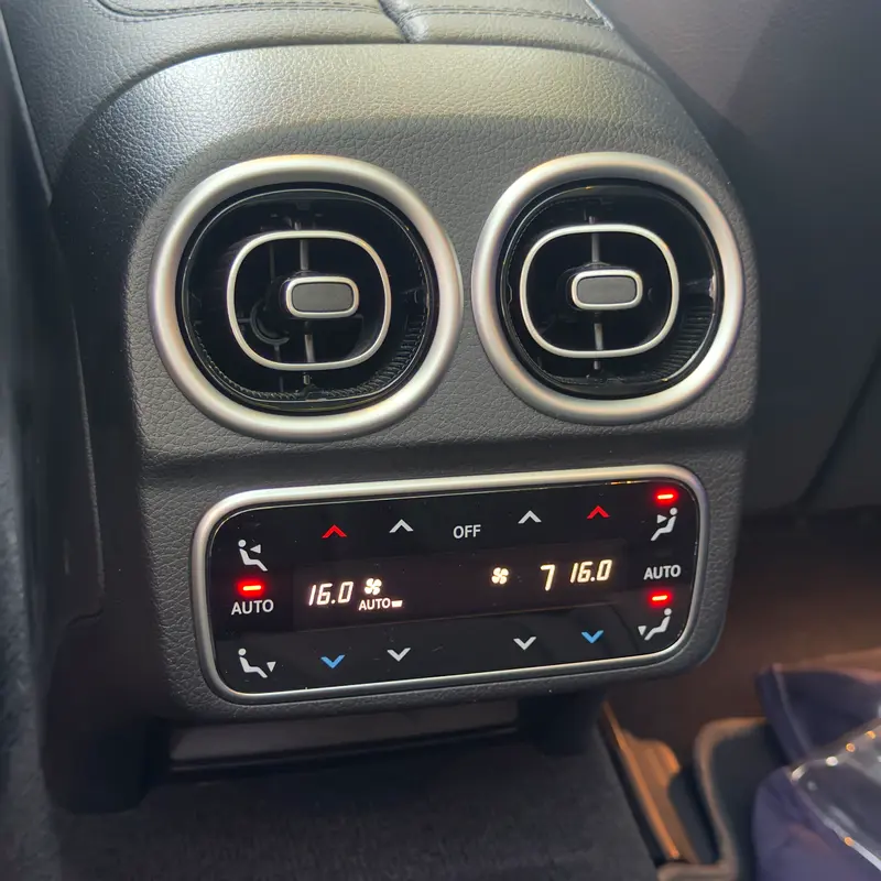 Mercedes C200 2022 - Image 11