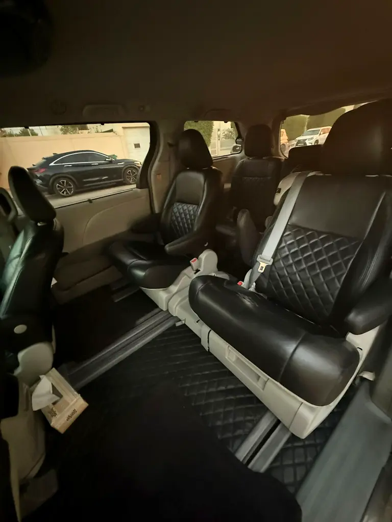 Toyota Sienna LE 2013, American Specs - Well Maintained - Image 6