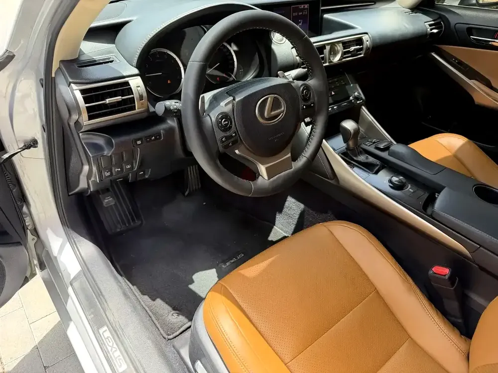 Lexus IS 350 2014 GCC Specs - Pristine Condition - Image 4