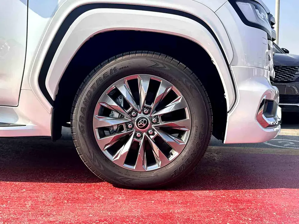 2024 (RIGHT HAND DRIVING) LAND CRUISER 300 ZX 3.5L PETROL 7-SEATS BRAND NEW 0KM FOR EXPORT ONLY - Image 20