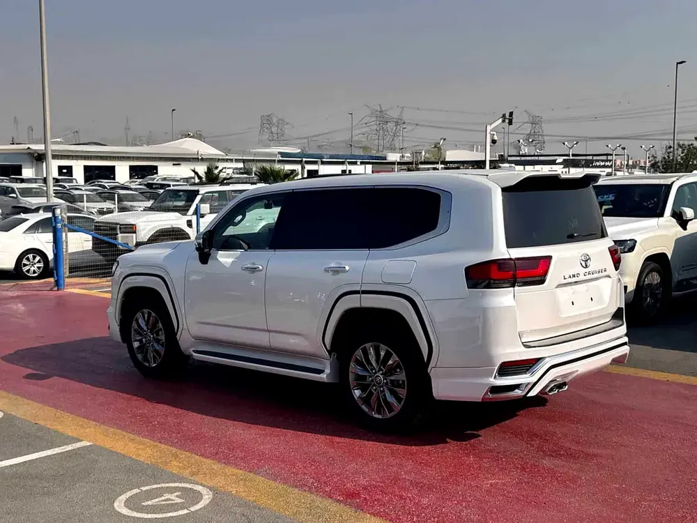 2024 (RIGHT HAND DRIVING) LAND CRUISER 300 ZX 3.5L PETROL 7-SEATS BRAND NEW 0KM FOR EXPORT ONLY - Image 4