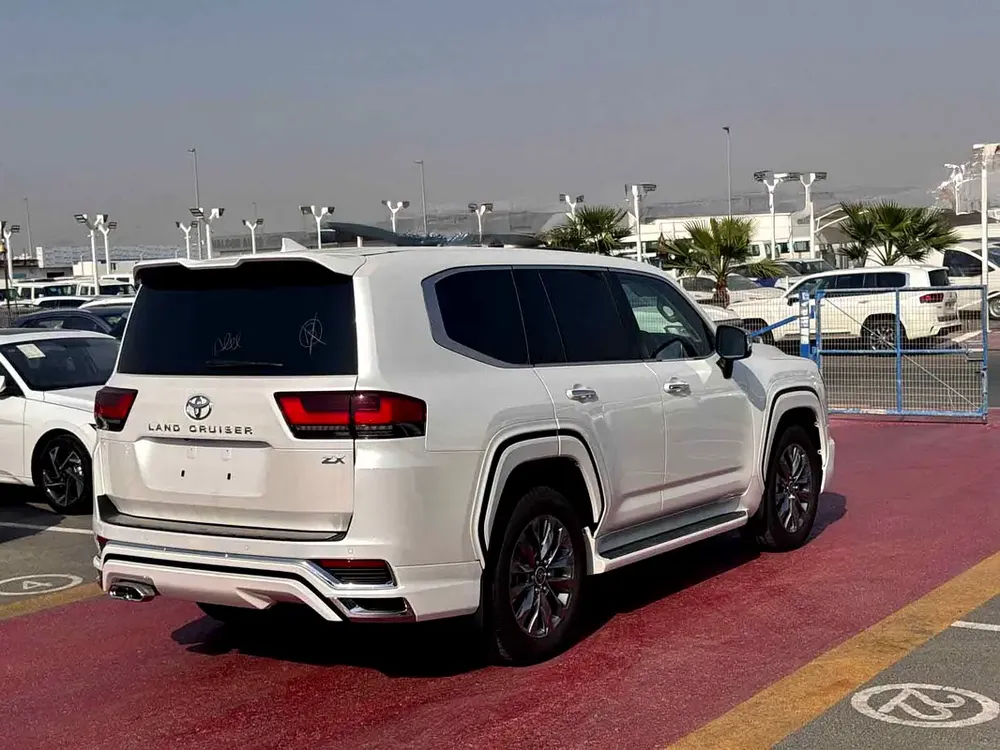 2024 (RIGHT HAND DRIVING) LAND CRUISER 300 ZX 3.5L PETROL 7-SEATS BRAND NEW 0KM FOR EXPORT ONLY - Image 5