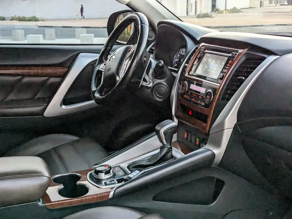 MITSUBISHI MONTERO SPORT 2019 GLS 4WD FULL OPTION GCC ACCIDENT FREE IN EXCELLENT CONDITION - Image 7