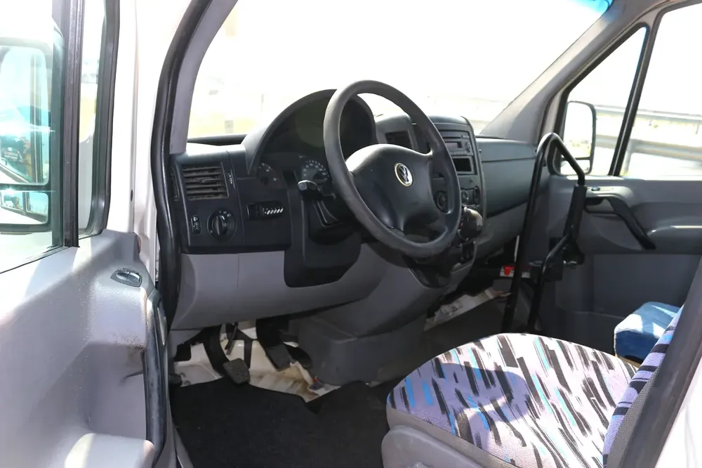 VOLKWAGEN CRAFTER 2008 DIESEL 22 PASSENGER - Image 10