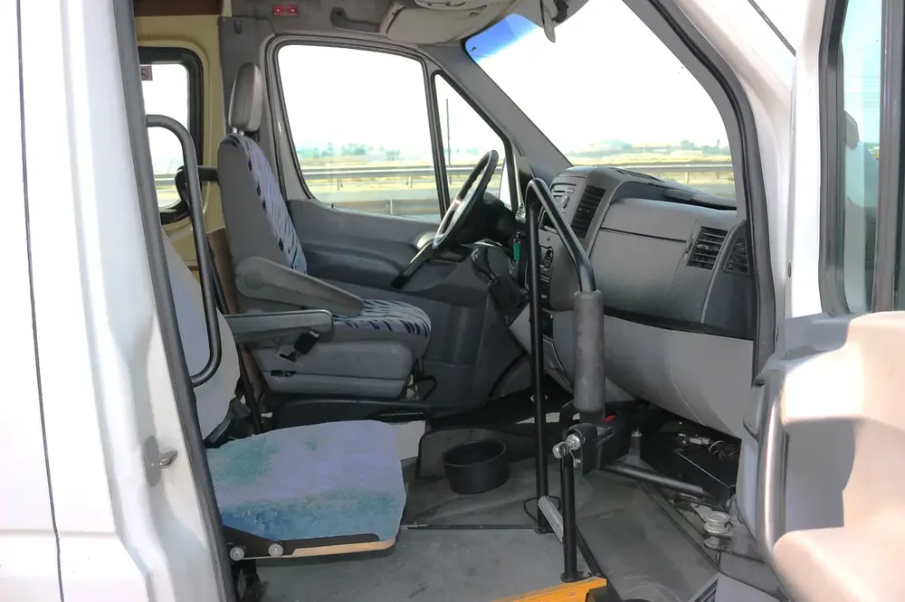 VOLKWAGEN CRAFTER 2008 DIESEL 22 PASSENGER - Image 12