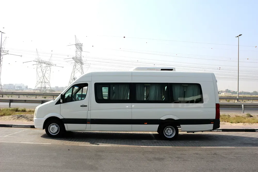 VOLKWAGEN CRAFTER 2008 DIESEL 22 PASSENGER - Image 4