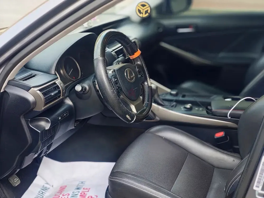 Lexus is - Image 4