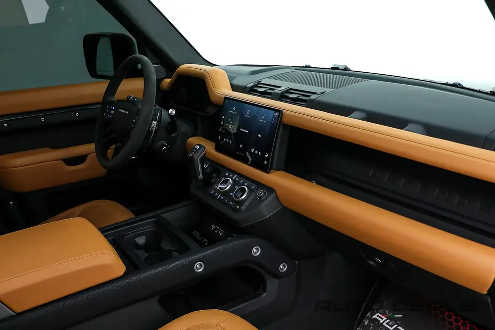 2024 Land Rover Defender 110 P525 V8 Carpathian Edition | GCC Specs | Under Warranty | Like-New - Image 12