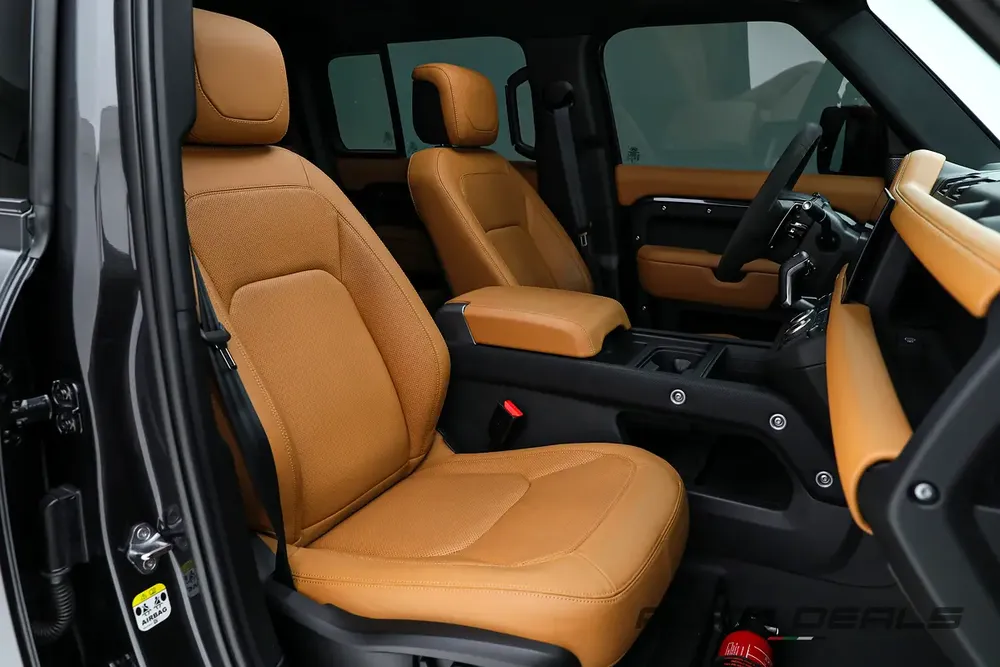 2024 Land Rover Defender 110 P525 V8 Carpathian Edition | GCC Specs | Under Warranty | Like-New - Image 19