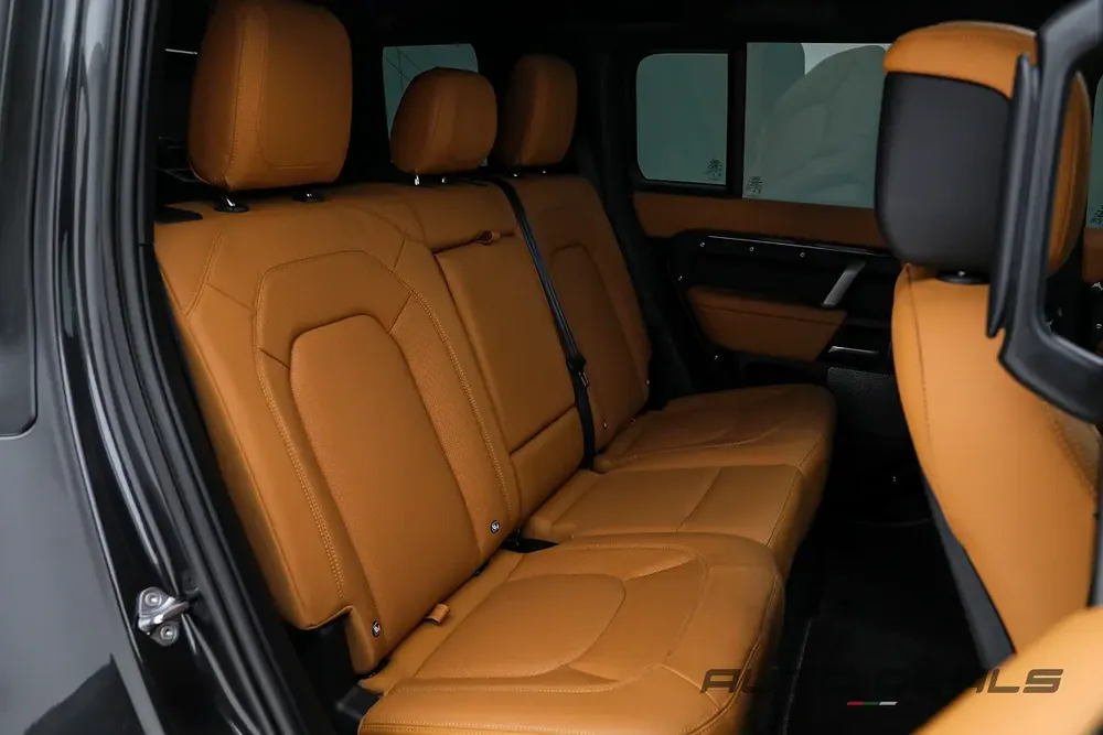 2024 Land Rover Defender 110 P525 V8 Carpathian Edition | GCC Specs | Under Warranty | Like-New - Image 20