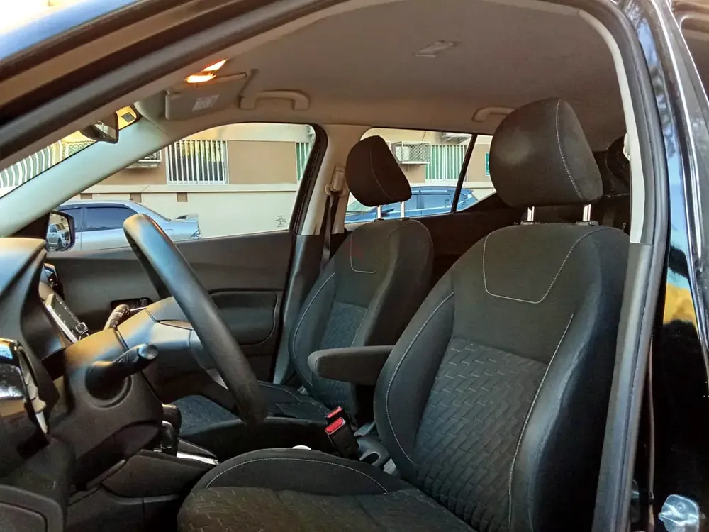Nissan kicks 2021 GCC family used car - Image 10