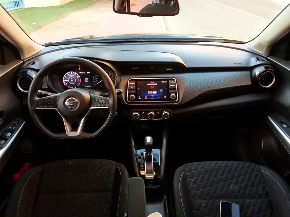 Nissan kicks 2021 GCC family used car - Image 11