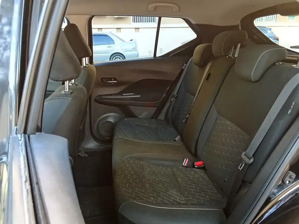 Nissan kicks 2021 GCC family used car - Image 13