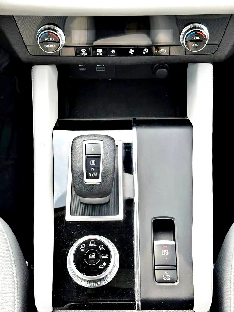 1360/MONTH @ZERO DOWN PAYMENT, MITSUBISHI OUTLANDER, GCC SPECS, 2023 MODEL, EXCELLENT CONDITION - Image 17