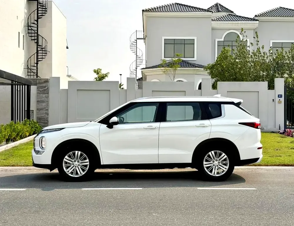 1360/MONTH @ZERO DOWN PAYMENT, MITSUBISHI OUTLANDER, GCC SPECS, 2023 MODEL, EXCELLENT CONDITION - Image 9