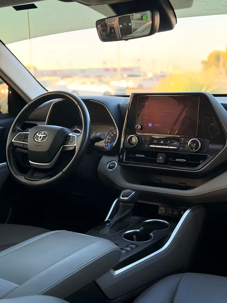 Toyota Highlander Limited 2023 GCC Spec well Maintained - Image 13