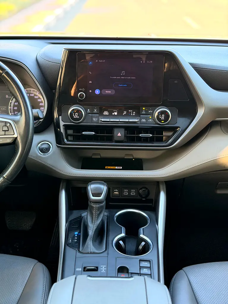 Toyota Highlander Limited 2023 GCC Spec well Maintained - Image 5