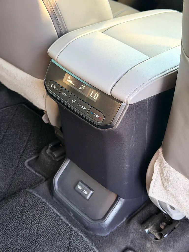Toyota Highlander Limited 2023 GCC Spec well Maintained - Image 7