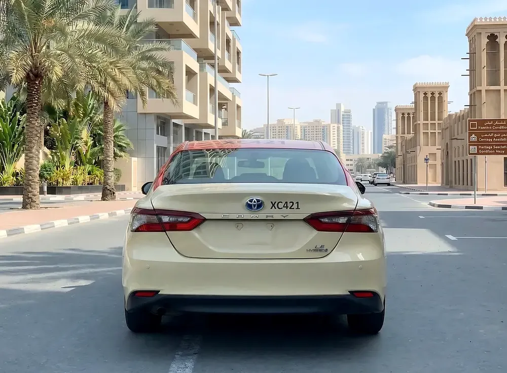 فقط 27000 درهم - تويوتا كامري - ⁦2022⁩ - محرك هايبرد - مواصفات خليجية - Image 4