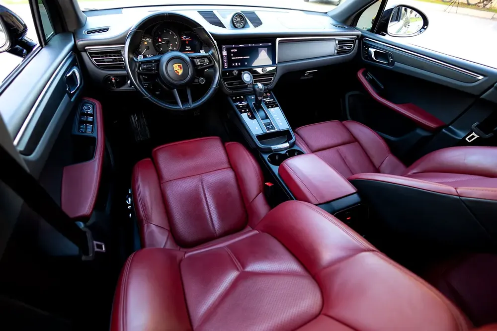 Porsche Macan T 2022 GCC under Warranty with Flexible Down-Payment. - Image 11