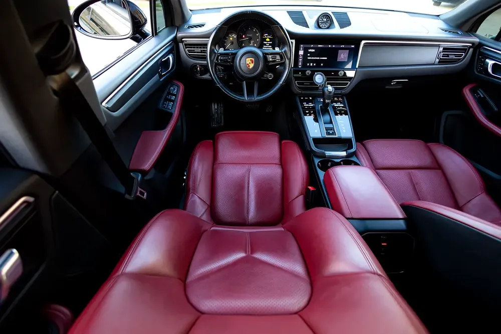 Porsche Macan T 2022 GCC under Warranty with Flexible Down-Payment. - Image 12