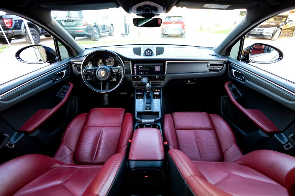 Porsche Macan T 2022 GCC under Warranty with Flexible Down-Payment. - Image 13