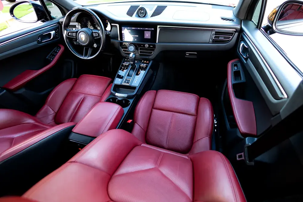 Porsche Macan T 2022 GCC under Warranty with Flexible Down-Payment. - Image 15
