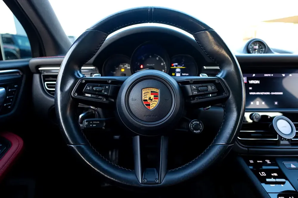Porsche Macan T 2022 GCC under Warranty with Flexible Down-Payment. - Image 16