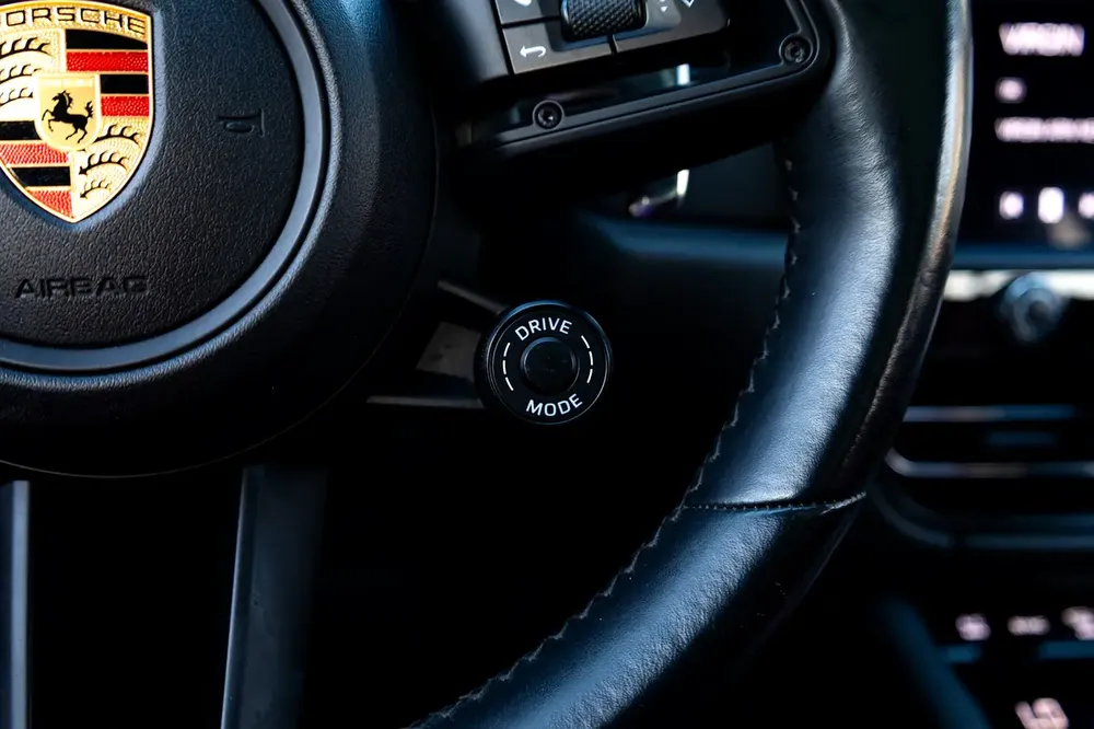 Porsche Macan T 2022 GCC under Warranty with Flexible Down-Payment. - Image 17