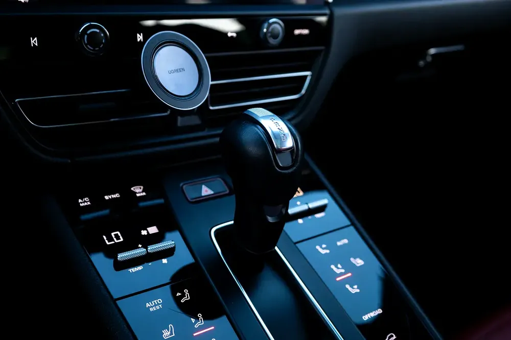 Porsche Macan T 2022 GCC under Warranty with Flexible Down-Payment. - Image 18