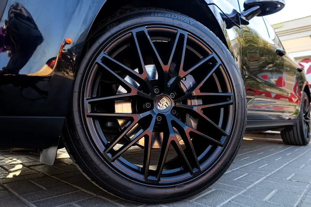 Porsche Macan T 2022 GCC under Warranty with Flexible Down-Payment. - Image 9