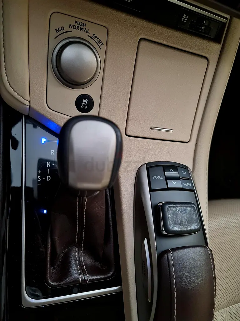 Lexus ES 350 Platinum 2017 GCC Specs - Full Al FuttaimService History - Lady Driven - Mint Condition - Image 13