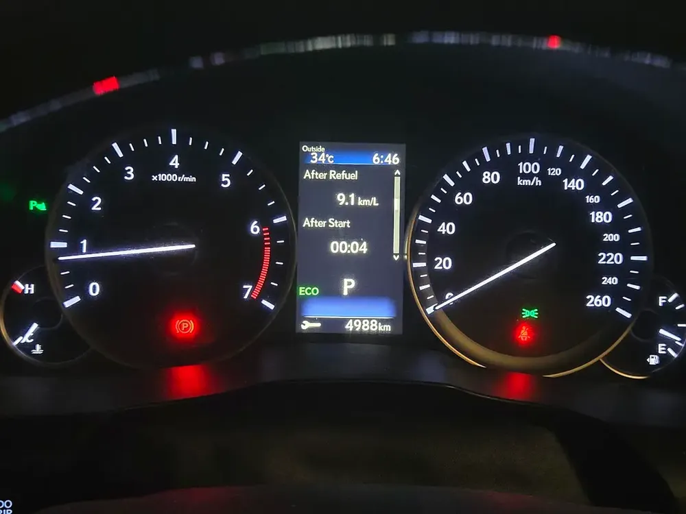 Lexus ES 350 Platinum 2017 GCC Specs - Full Al FuttaimService History - Lady Driven - Mint Condition - Image 15