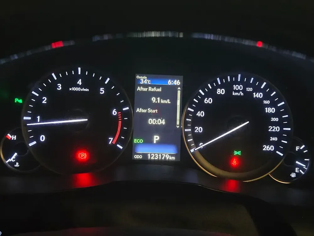 Lexus ES 350 Platinum 2017 GCC Specs - Full Al FuttaimService History - Lady Driven - Mint Condition - Image 16