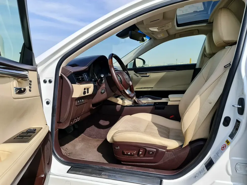 Lexus ES 350 Platinum 2017 GCC Specs - Full Al FuttaimService History - Lady Driven - Mint Condition - Image 9
