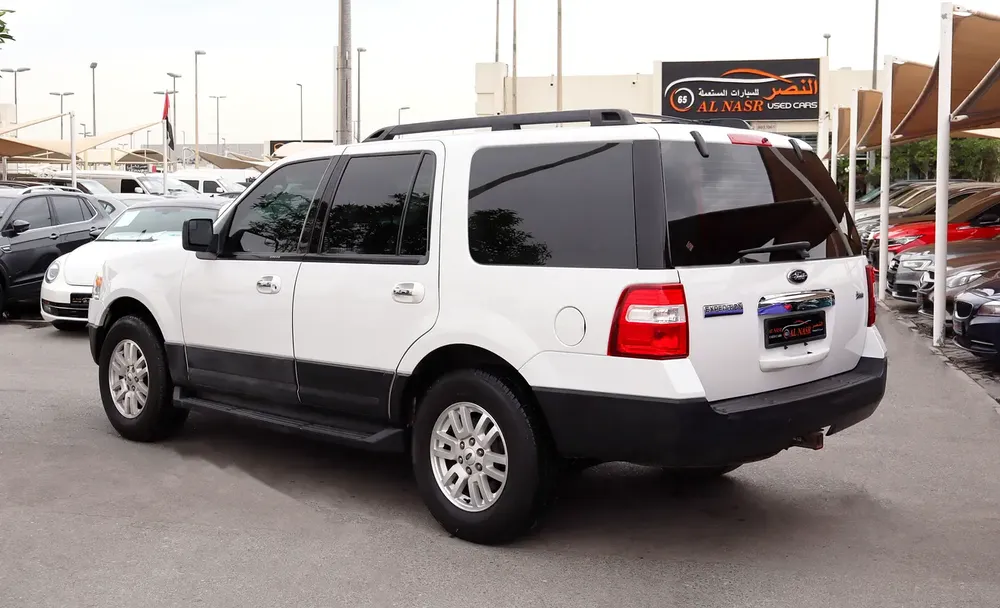 Original Paint . GCC Specs . 5.4L V8 Engine . Excellent Condition - Image 4
