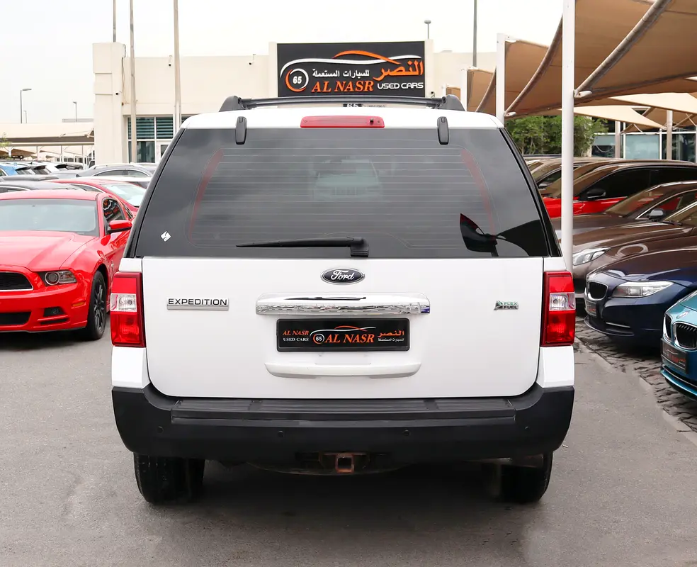 Original Paint . GCC Specs . 5.4L V8 Engine . Excellent Condition - Image 5